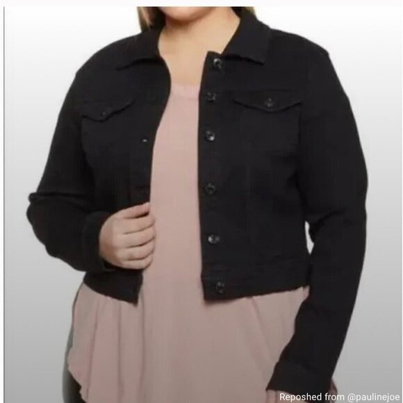 Torrid SZ 4 Black Denim Double Breast Trucker Crop Jacket US Plus SZ 26 - Picture 1 of 13